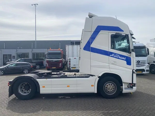 Volvo FH 13.460 XL cabine, euro 6 , full spoilered, smart tacho , new clutch ,beauty..... - Cabeza tractora: foto 3 Volvo FH 13.460 XL cabine, euro 6 , full spoilered, smart tacho , new clutch ,beauty..... - Cabeza tractora: foto 3