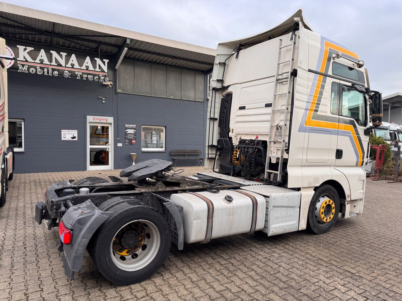 MAN TGX 18.440 4x2 LLS-U LowLiner XXL - Cabeza tractora: foto 4 MAN TGX 18.440 4x2 LLS-U LowLiner XXL - Cabeza tractora: foto 4