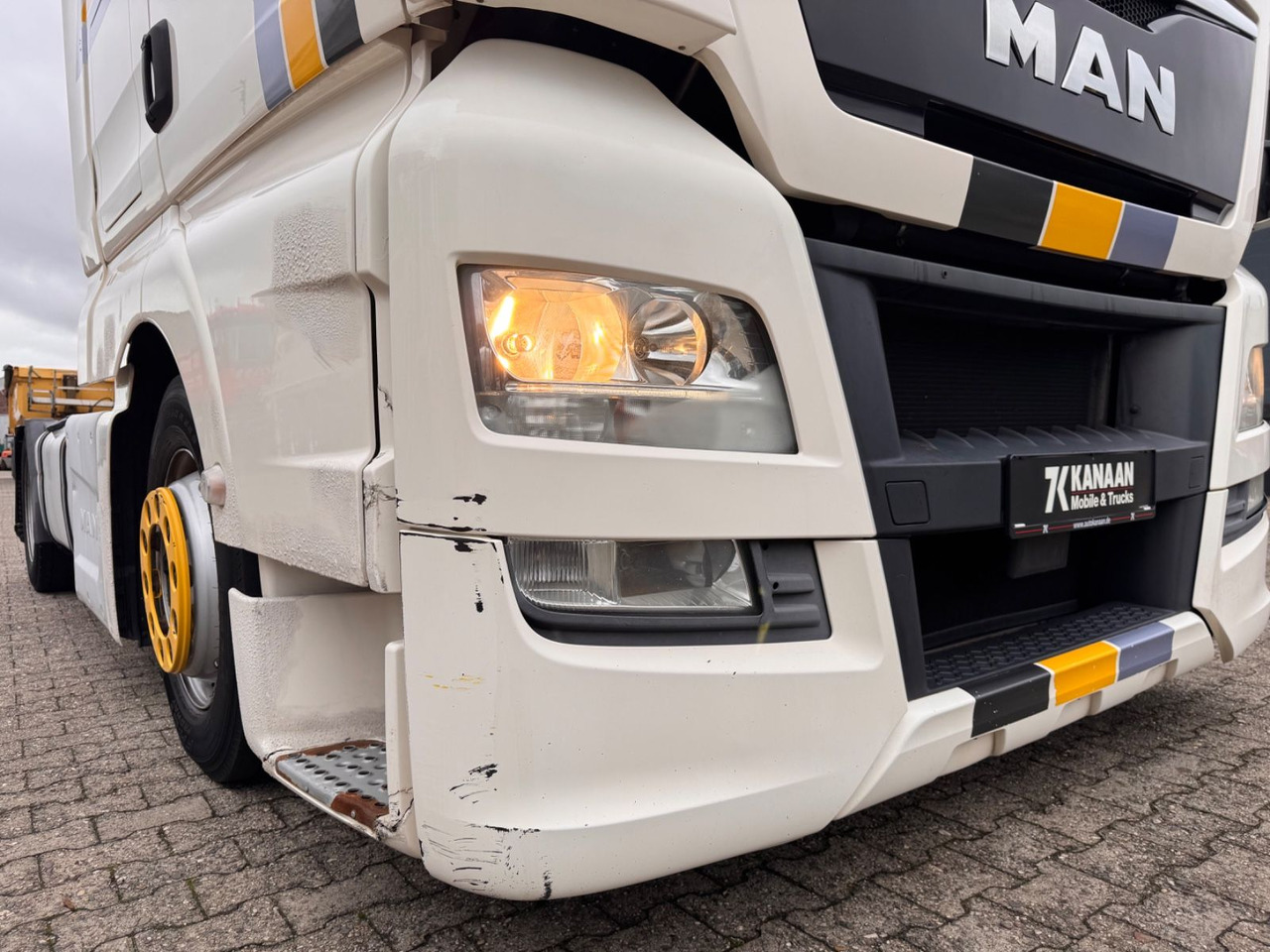 MAN TGX 18.440 4x2 LLS-U LowLiner XXL - Cabeza tractora: foto 4 MAN TGX 18.440 4x2 LLS-U LowLiner XXL - Cabeza tractora: foto 4