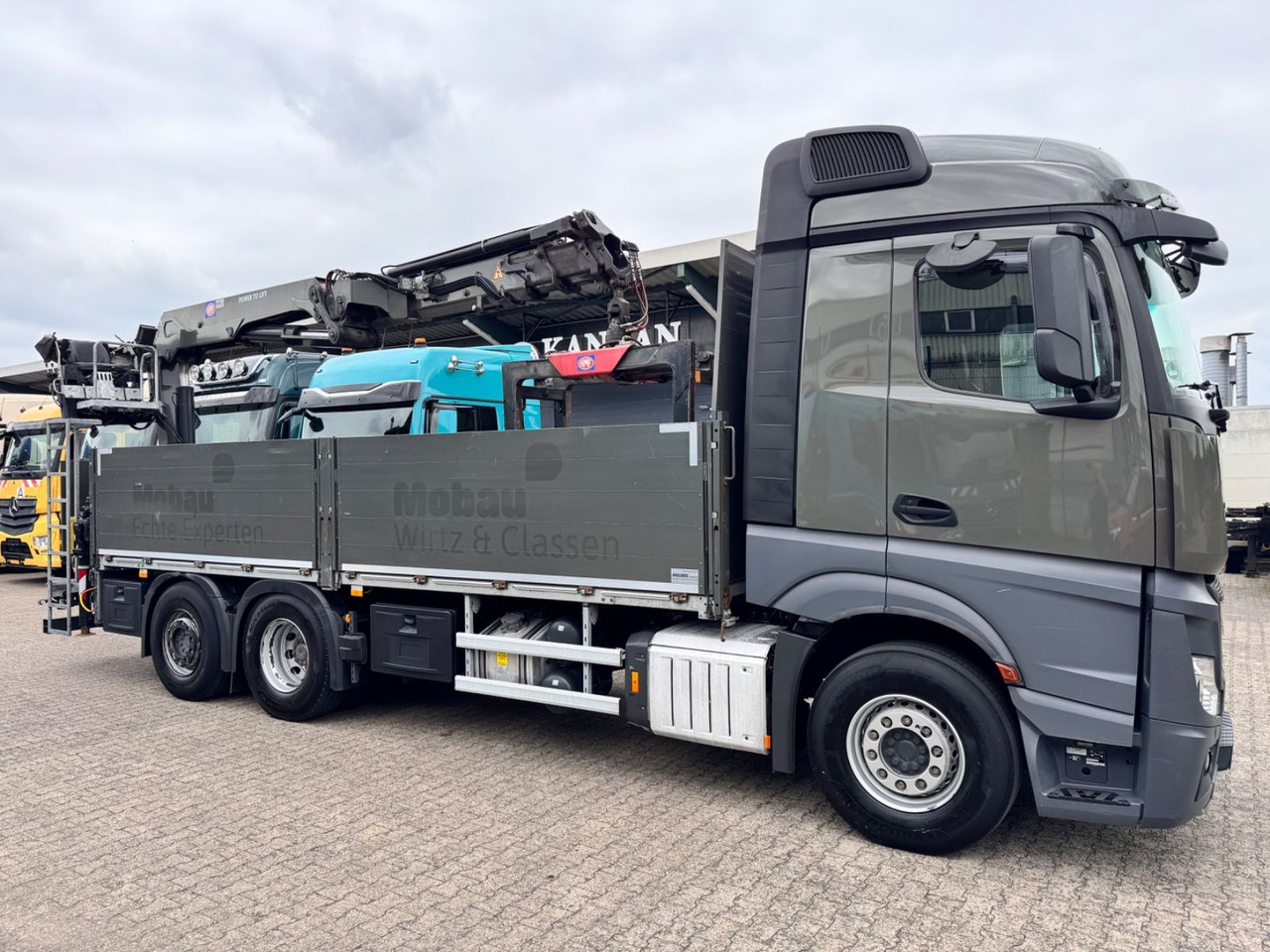 Mercedes-Benz 2545 Actros 4 Baustoffkran HMF Hochdach - Camión grúa: foto 5 Mercedes-Benz 2545 Actros 4 Baustoffkran HMF Hochdach - Camión grúa: foto 5