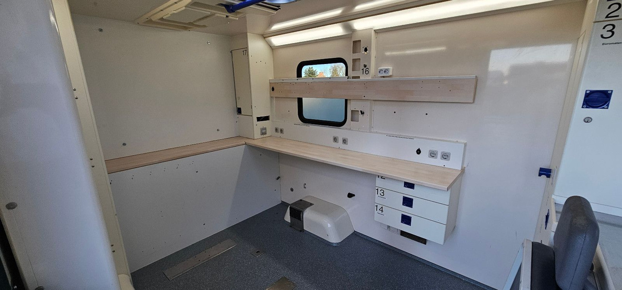 Ambulancia Volkswagen Crafter ELW Rettungswagen Camper Van: foto 10 Ambulancia Volkswagen Crafter ELW Rettungswagen Camper Van: foto 10