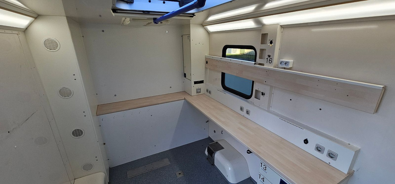 Ambulancia Volkswagen Crafter ELW Rettungswagen Camper Van: foto 13 Ambulancia Volkswagen Crafter ELW Rettungswagen Camper Van: foto 13