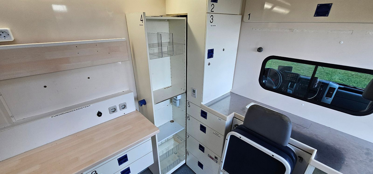 Ambulancia Volkswagen Crafter ELW Rettungswagen Camper Van: foto 14 Ambulancia Volkswagen Crafter ELW Rettungswagen Camper Van: foto 14