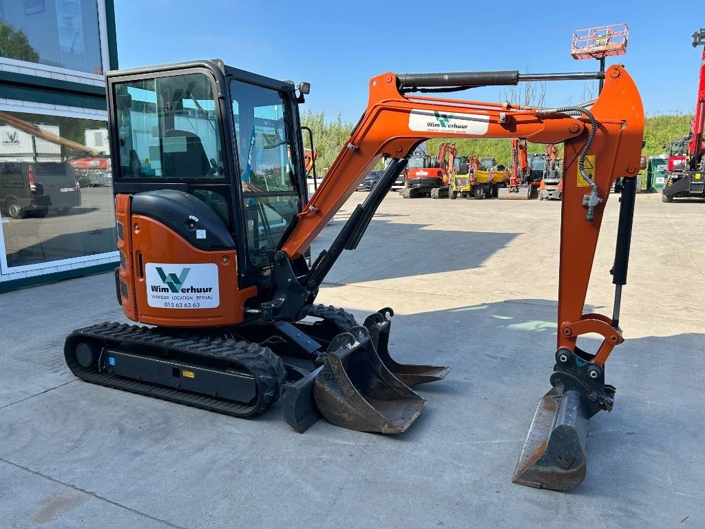 Hitachi ZX 26 U-6 - Miniexcavadora: foto 5 Hitachi ZX 26 U-6 - Miniexcavadora: foto 5