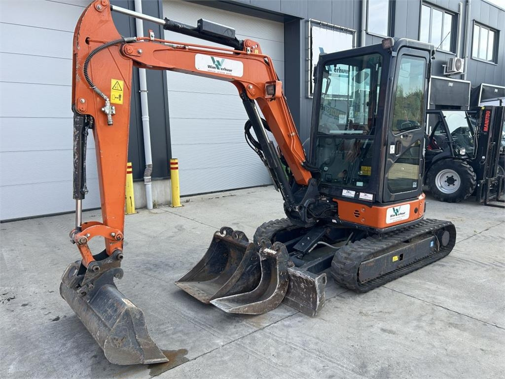 Hitachi ZX33U-6 (7740) - Miniexcavadora: foto 2 Hitachi ZX33U-6 (7740) - Miniexcavadora: foto 2