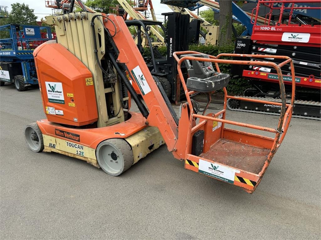 JLG Toucan 12E (1933) - Plataforma de mástil vertical: foto 1 JLG Toucan 12E (1933) - Plataforma de mástil vertical: foto 1