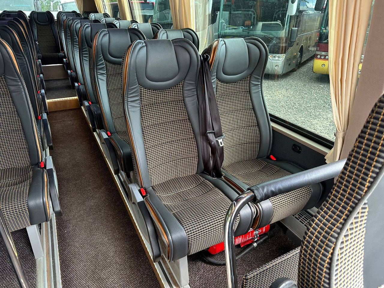 Iveco First Rosero-P (82 tkm*29 Sitze) Rapido O818 - Minibús, Furgoneta de pasajeros: foto 5 Iveco First Rosero-P (82 tkm*29 Sitze) Rapido O818 - Minibús, Furgoneta de pasajeros: foto 5