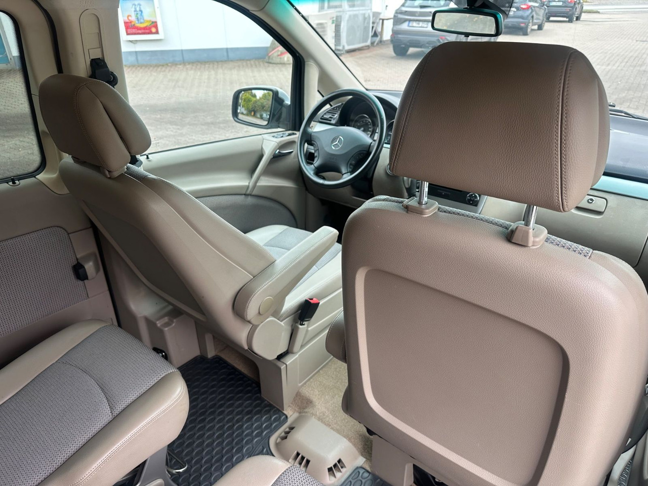 Mercedes-Benz Viano 2.2 CDI AMBIENTE extralang (Autom*133 tKm) - Furgoneta de pasajeros: foto 3 Mercedes-Benz Viano 2.2 CDI AMBIENTE extralang (Autom*133 tKm) - Furgoneta de pasajeros: foto 3