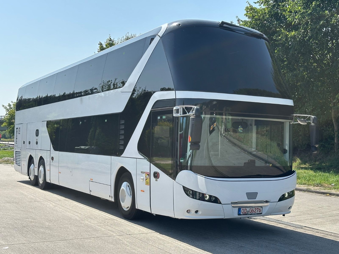 Neoplan P06 Skyliner L (83 Sitze*TOP*Motor Neu*Panorama) - Autobús de dos pisos: foto 2 Neoplan P06 Skyliner L (83 Sitze*TOP*Motor Neu*Panorama) - Autobús de dos pisos: foto 2